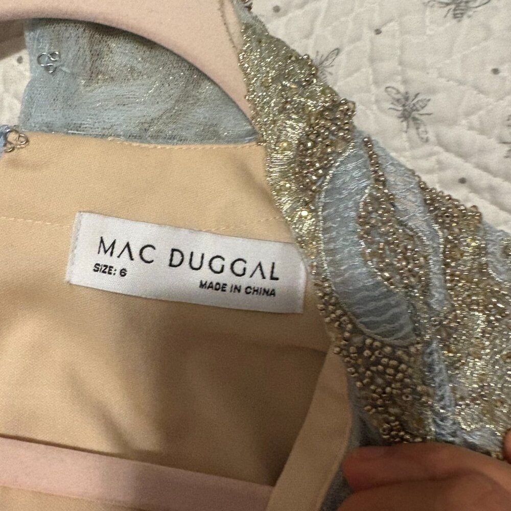 MAC DUGGAL Blue Queen Anne Lace Long Sleeve V-Neck Trumpet Gown